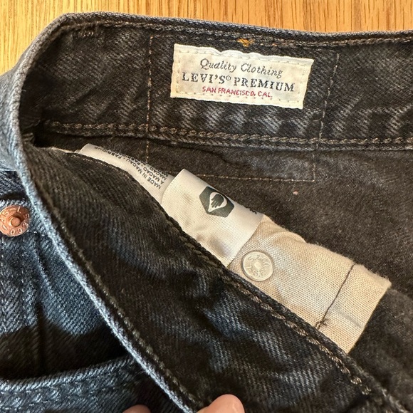 Levi’s 501® Original High Rise Mid-Thigh Women's Shorts - Picture 6 of 7